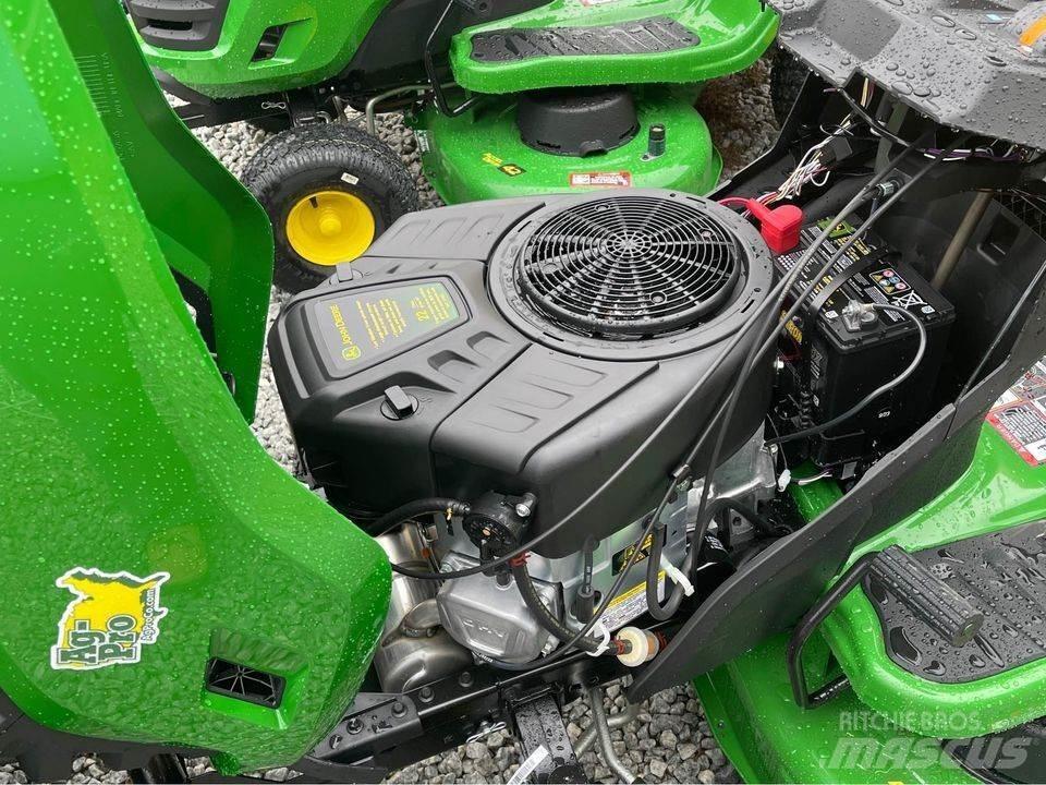 John Deere S220 小型拖拉机