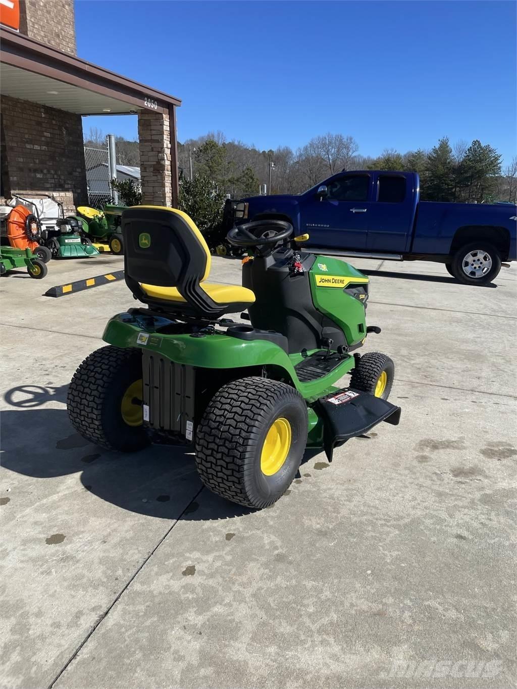 John Deere S220 骑乘式割草机
