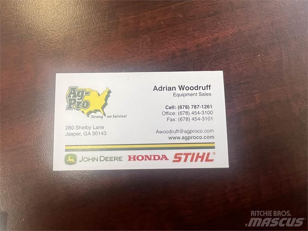 John Deere S220 骑乘式割草机