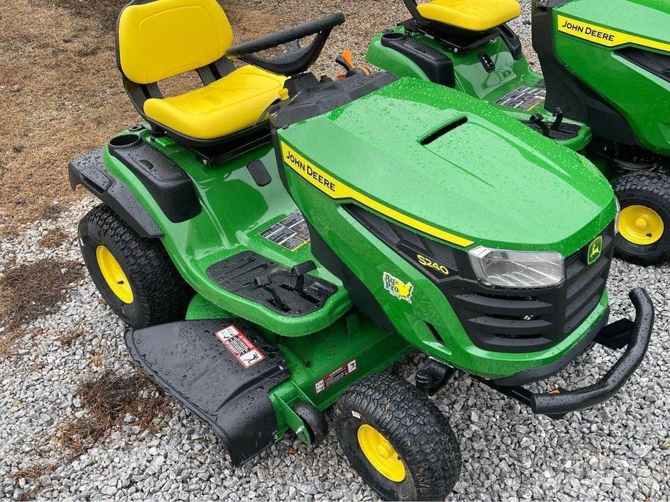 John Deere S240 小型拖拉机