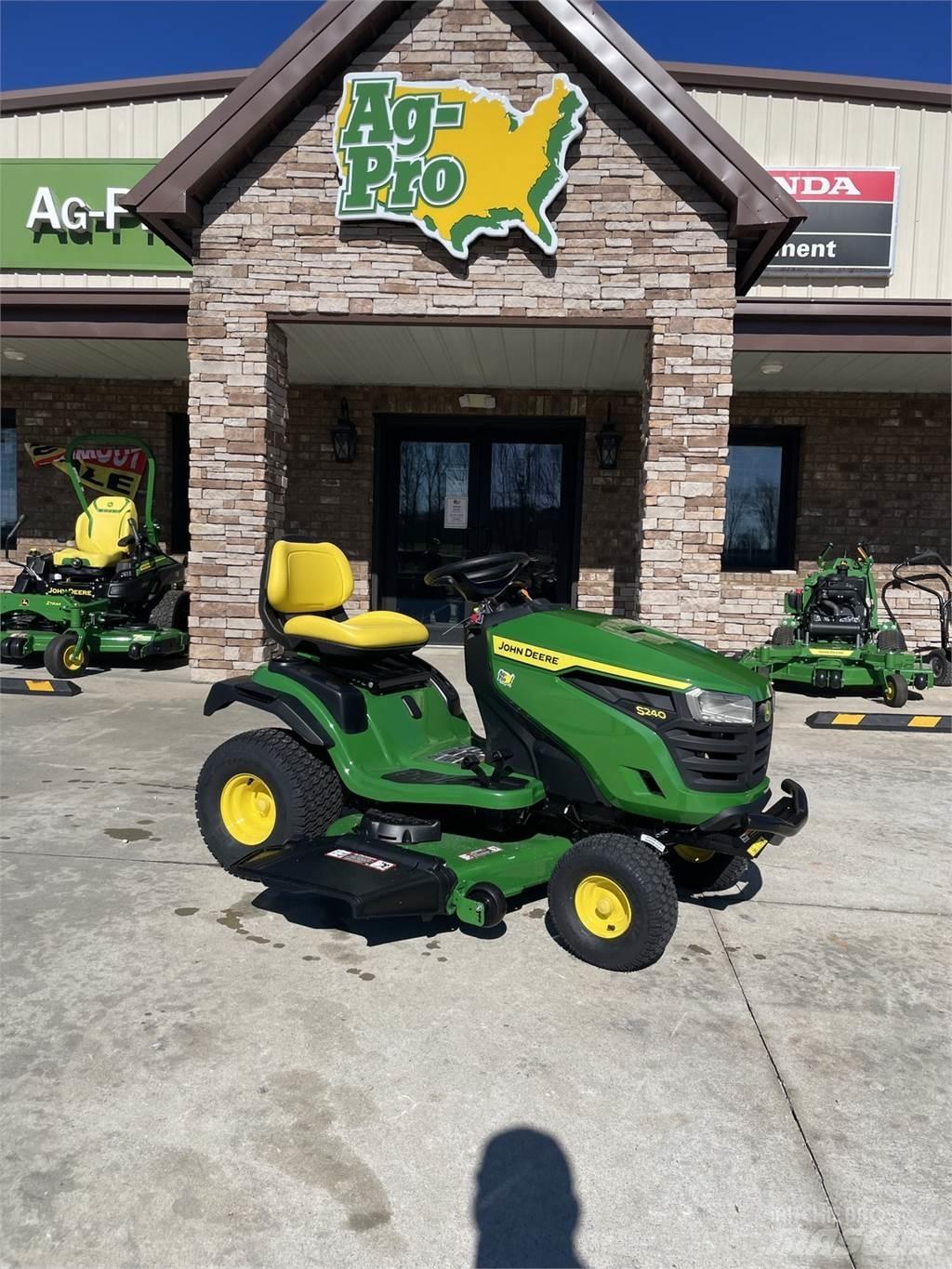 John Deere S240 小型拖拉机
