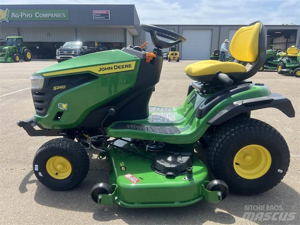 John Deere S240 小型拖拉机