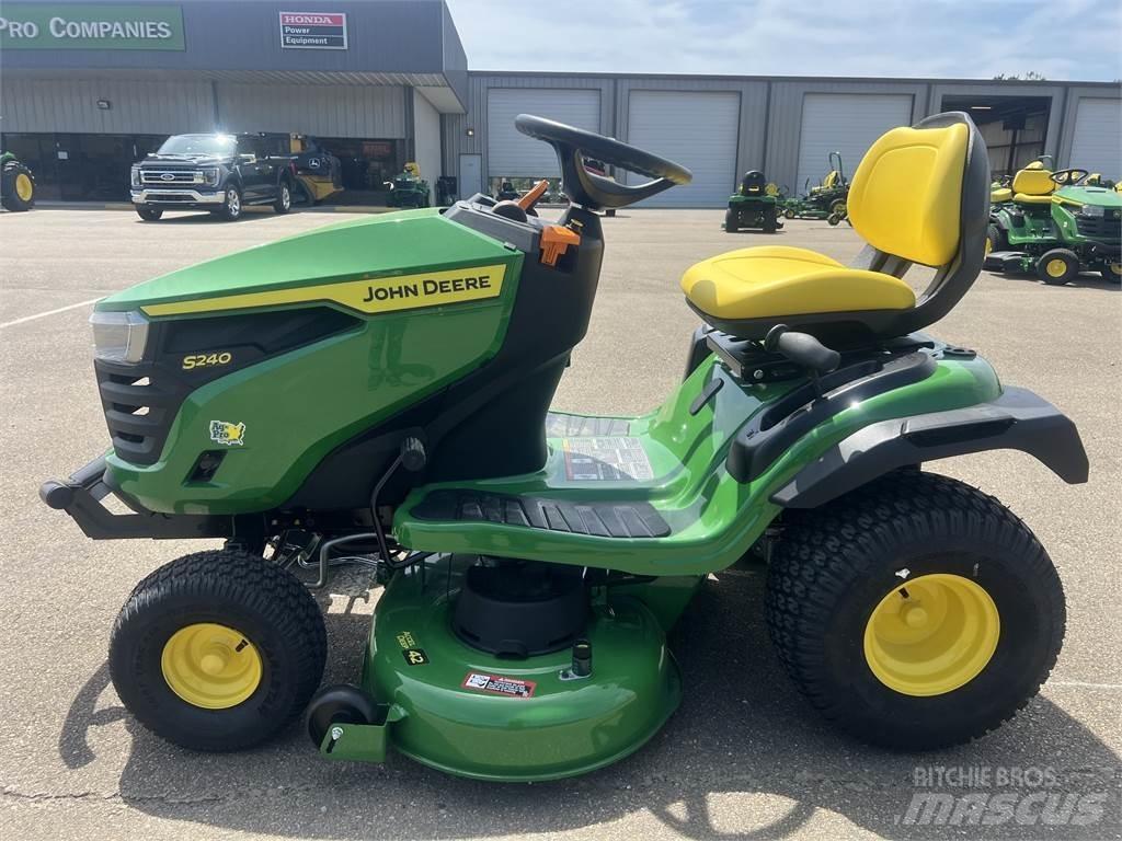 John Deere S240 小型拖拉机