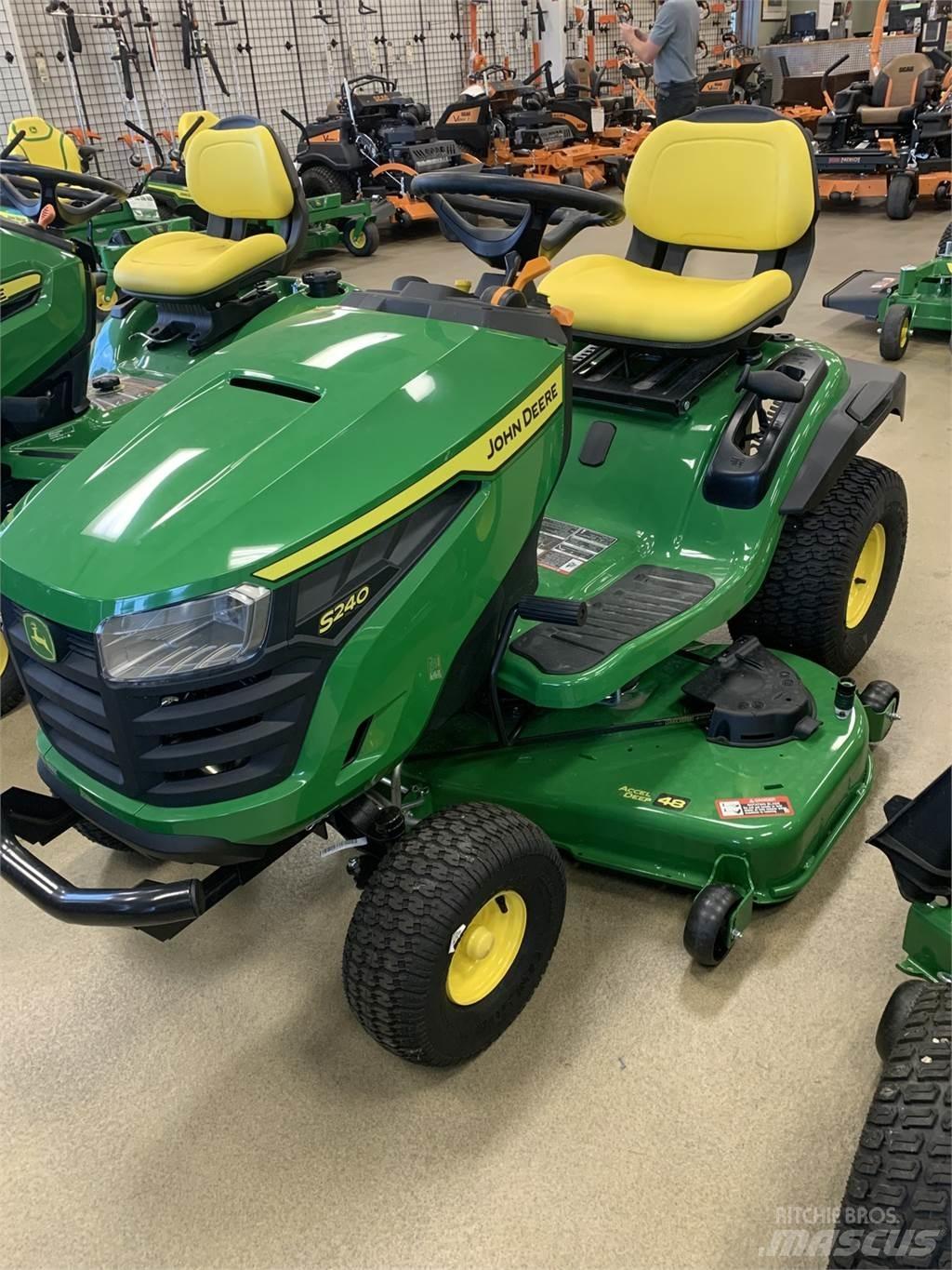 John Deere S240 小型拖拉机