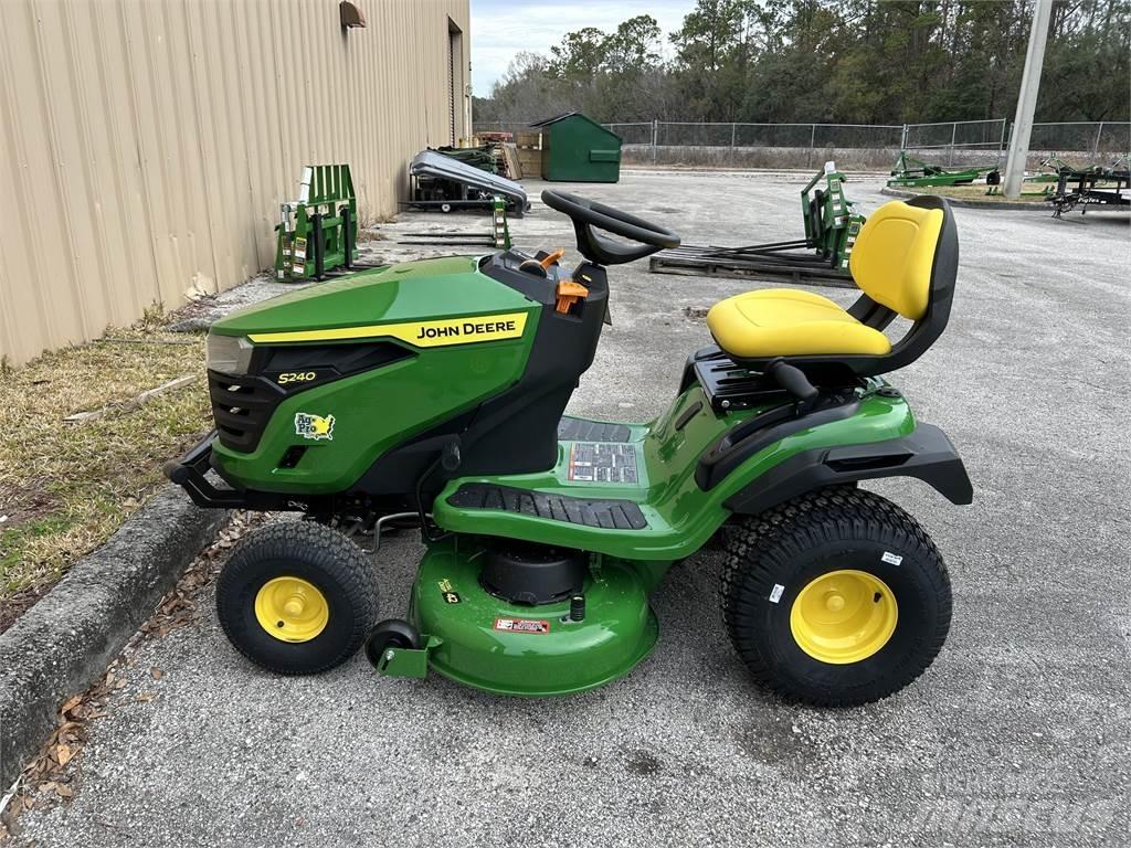 John Deere S240 小型拖拉机