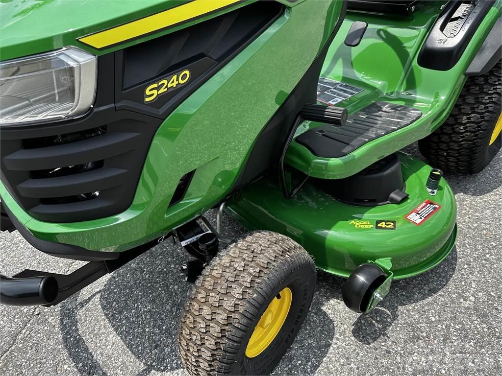John Deere S240 小型拖拉机
