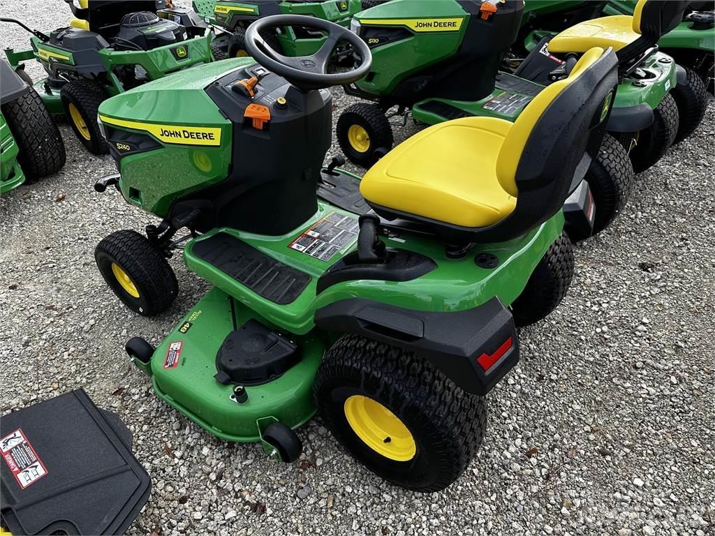 John Deere S240 小型拖拉机