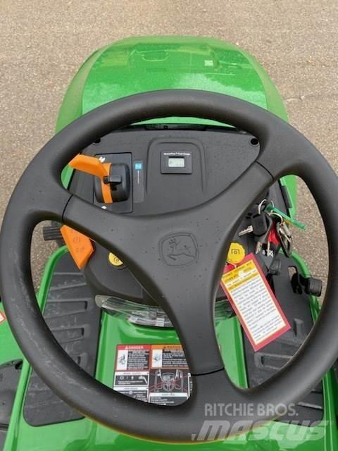 John Deere S240 小型拖拉机