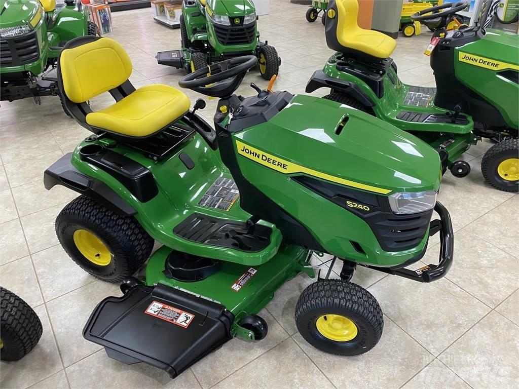 John Deere S240 小型拖拉机