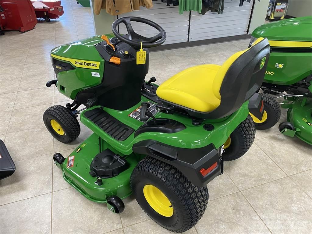 John Deere S240 小型拖拉机