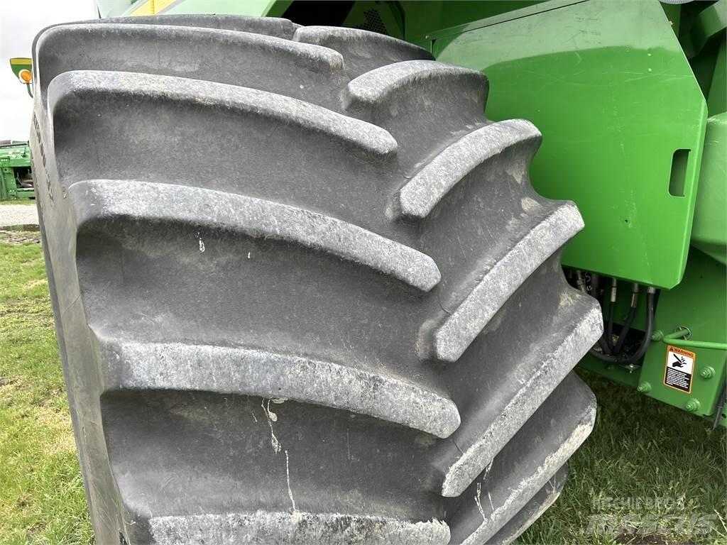John Deere S680 联合收割机