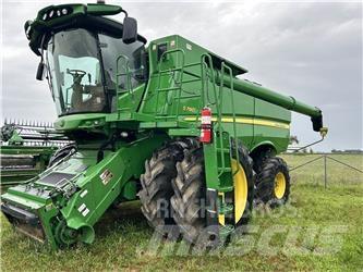 John Deere S680 联合收割机