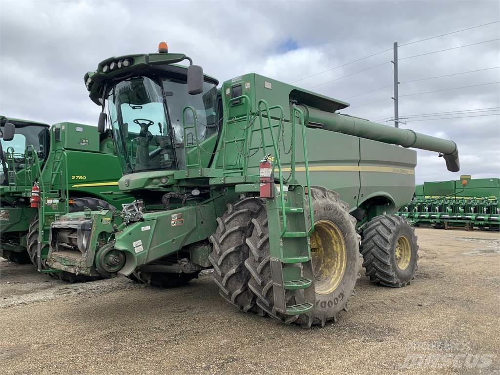 John Deere S680 联合收割机