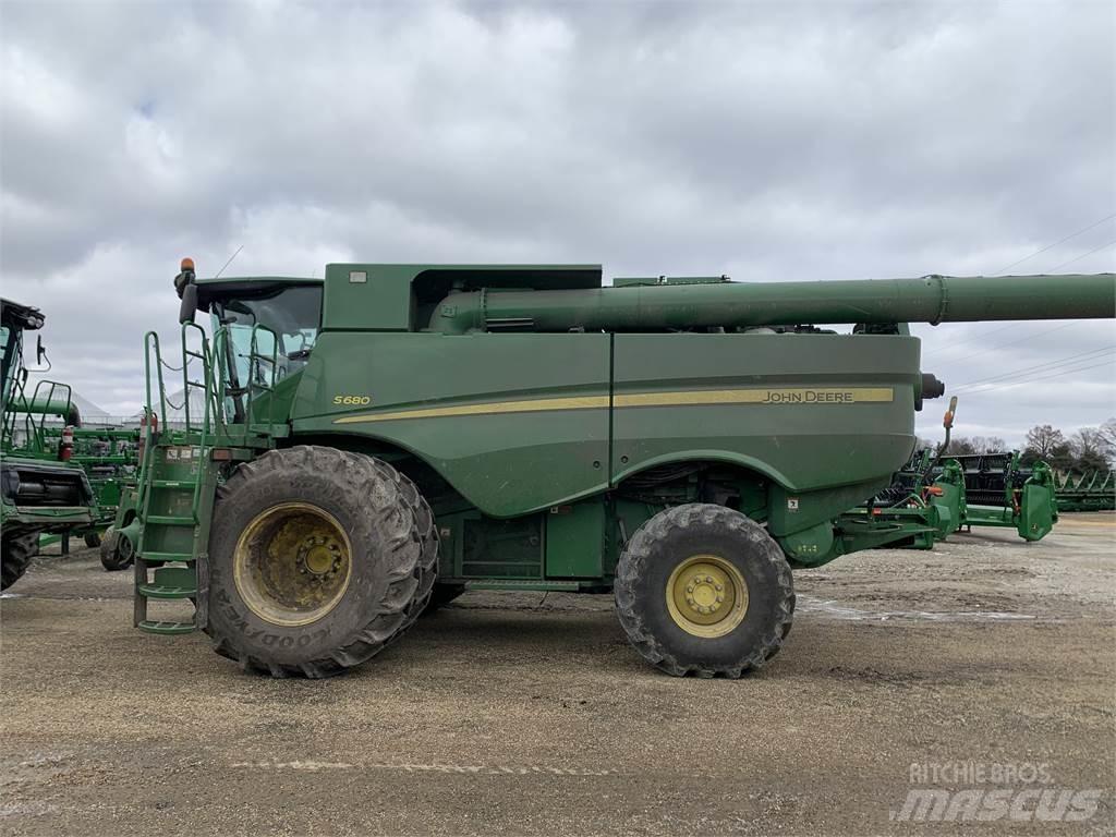 John Deere S680 联合收割机