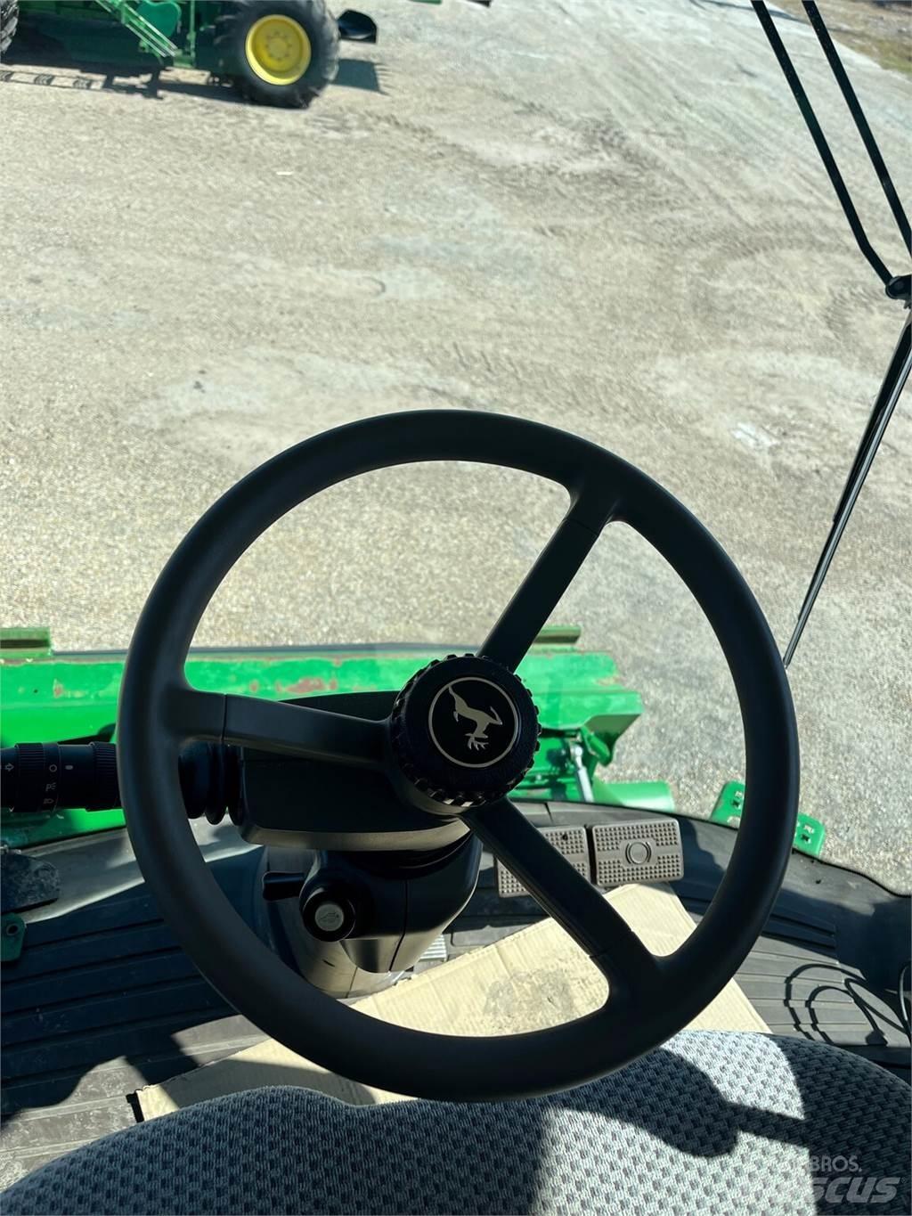John Deere S680 联合收割机