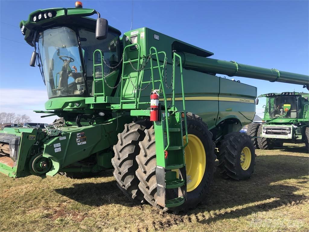 John Deere S780 联合收割机