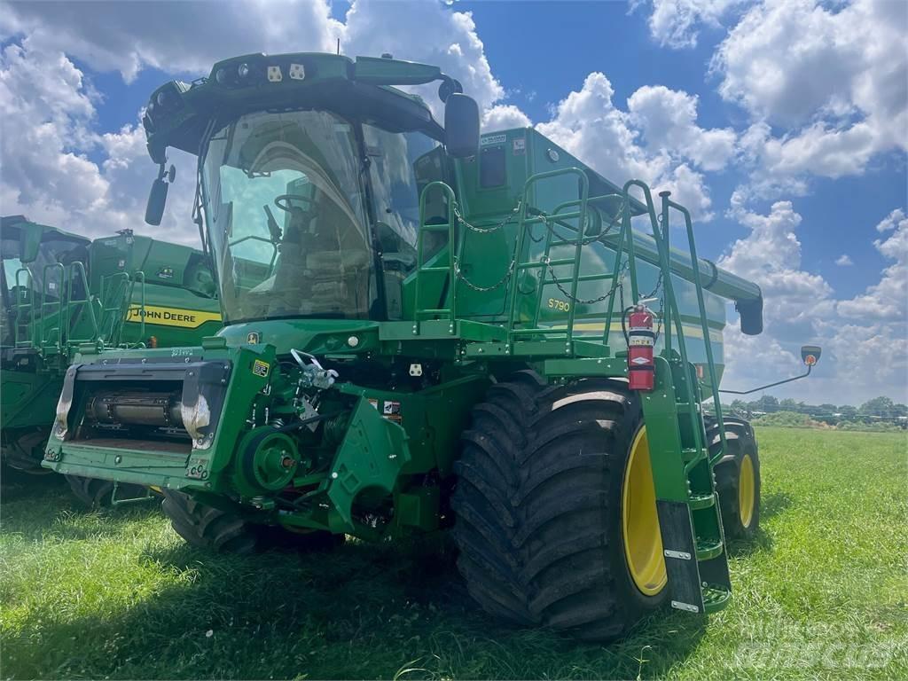 John Deere S790 联合收割机