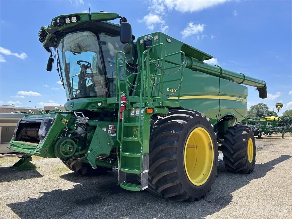 John Deere S790 联合收割机