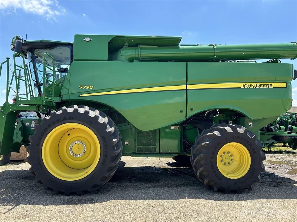 John Deere S790 联合收割机