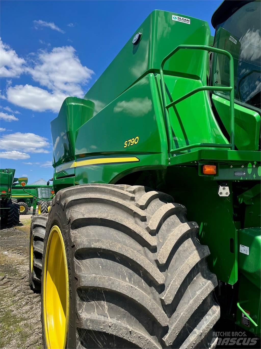 John Deere S790 联合收割机