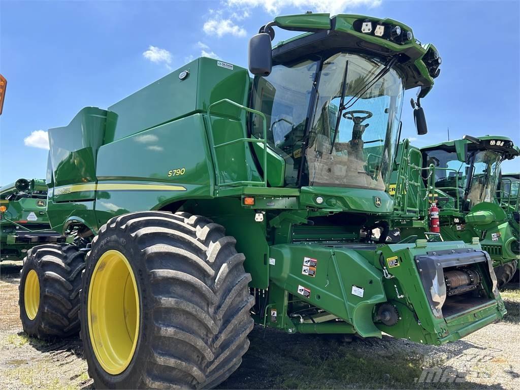 John Deere S790 联合收割机