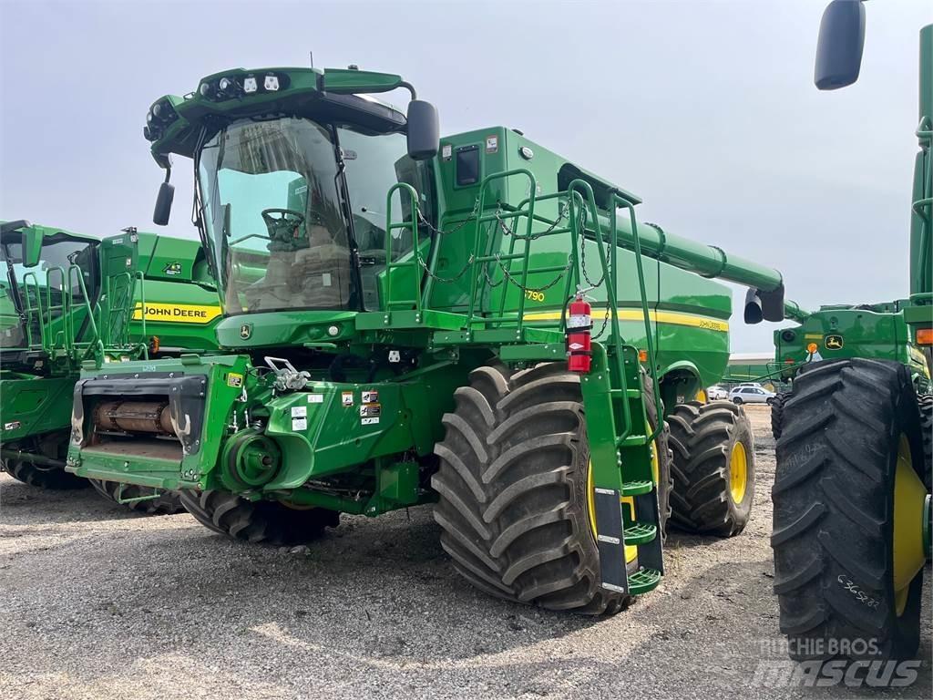 John Deere S790 联合收割机