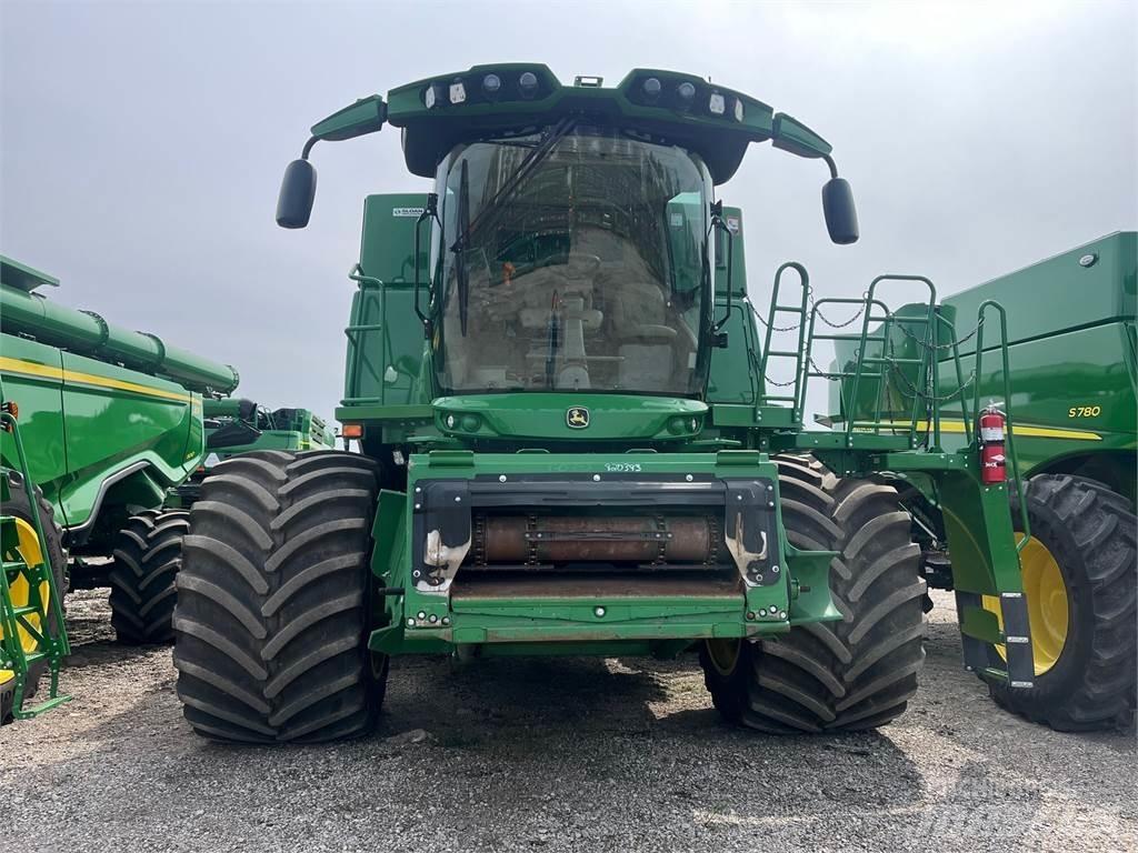 John Deere S790 联合收割机