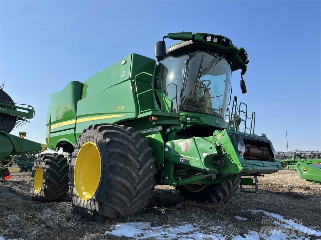John Deere S790 联合收割机