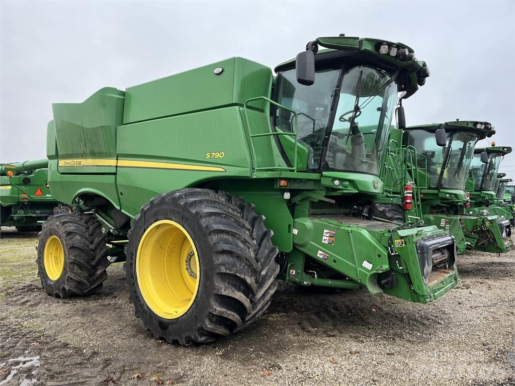 John Deere S790 联合收割机