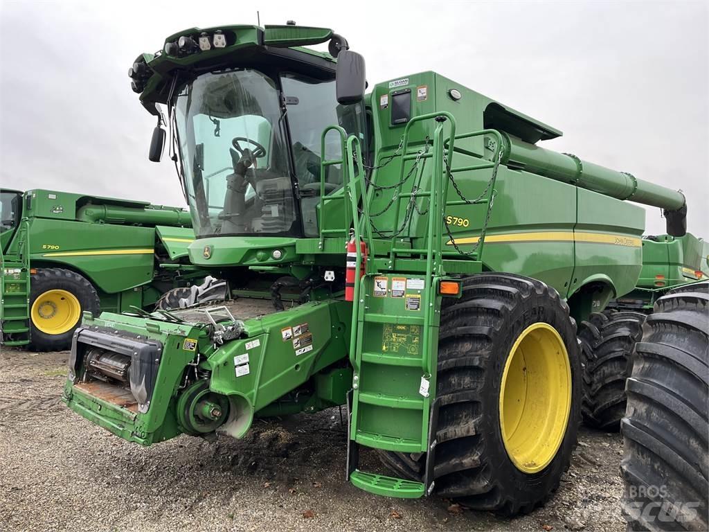 John Deere S790 联合收割机