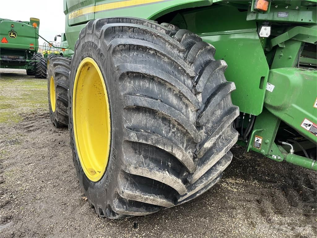 John Deere S790 联合收割机