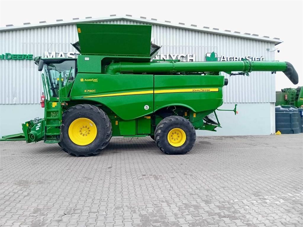 John Deere S790 联合收割机