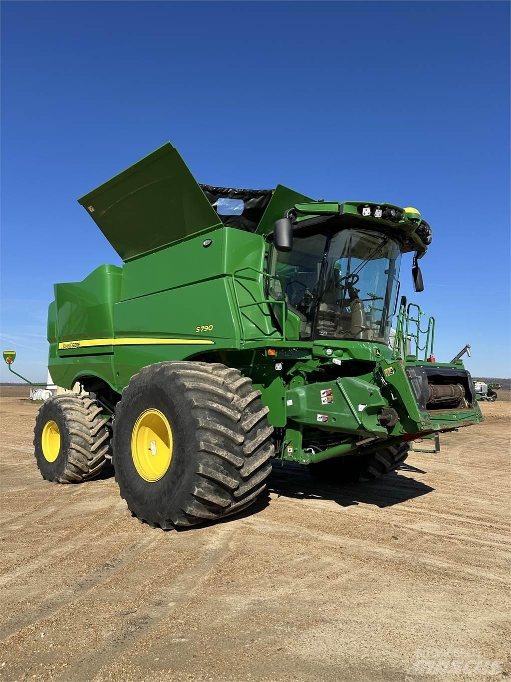 John Deere S790 联合收割机
