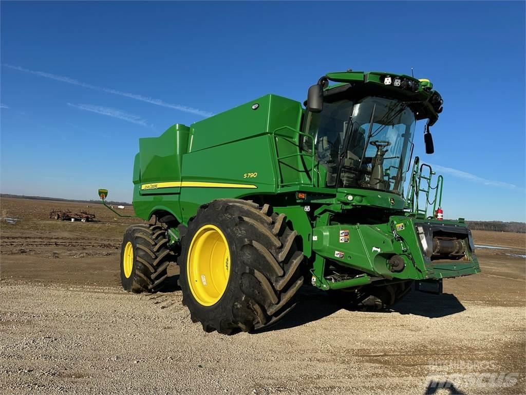 John Deere S790 联合收割机