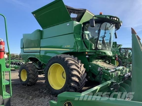 John Deere S790 联合收割机