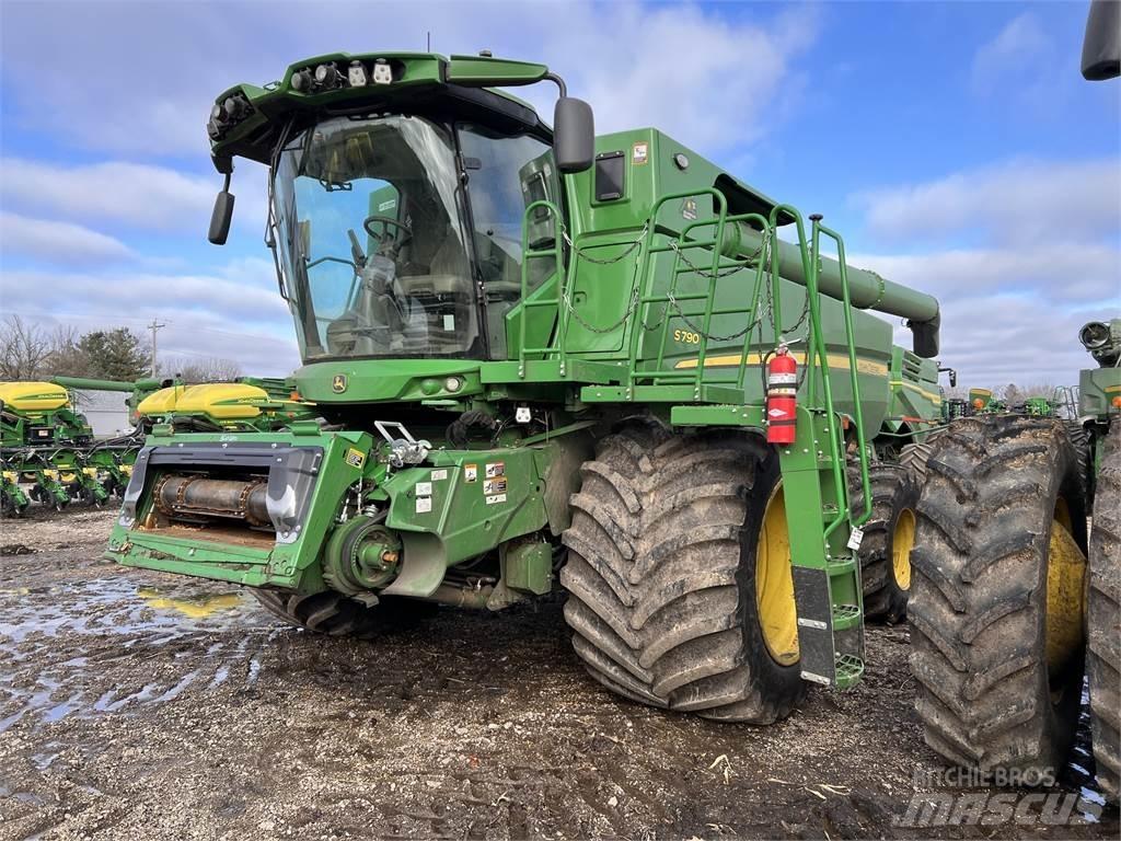 John Deere S790 联合收割机
