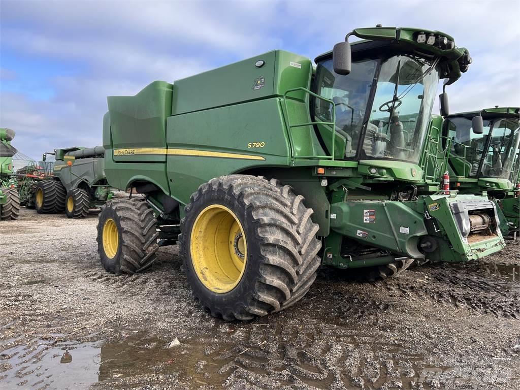 John Deere S790 联合收割机