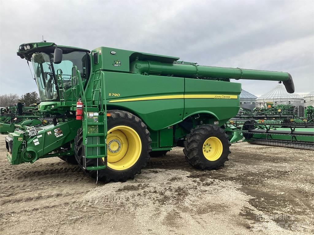 John Deere S790 联合收割机
