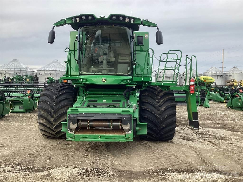 John Deere S790 联合收割机