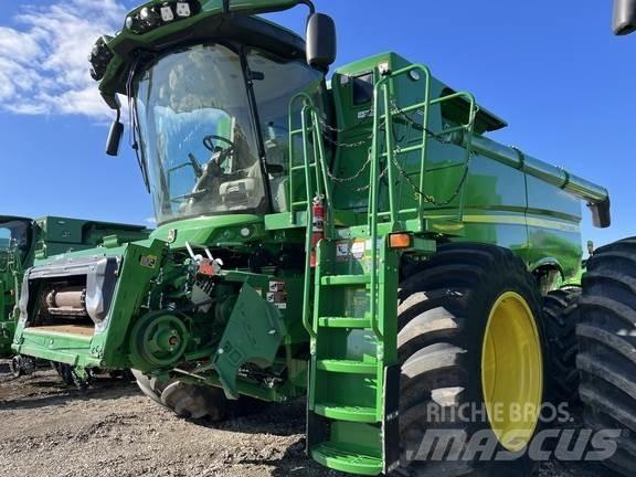 John Deere S790 联合收割机