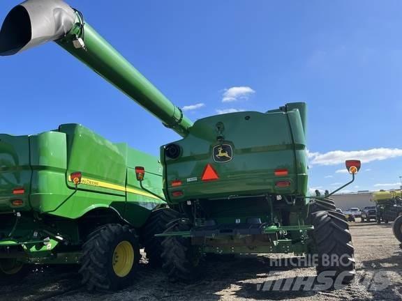 John Deere S790 联合收割机