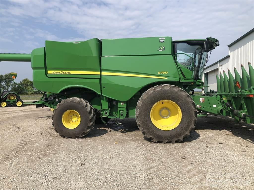 John Deere S790 联合收割机