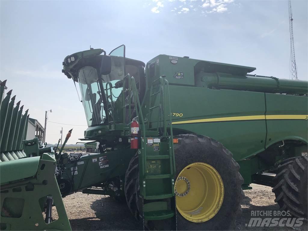 John Deere S790 联合收割机