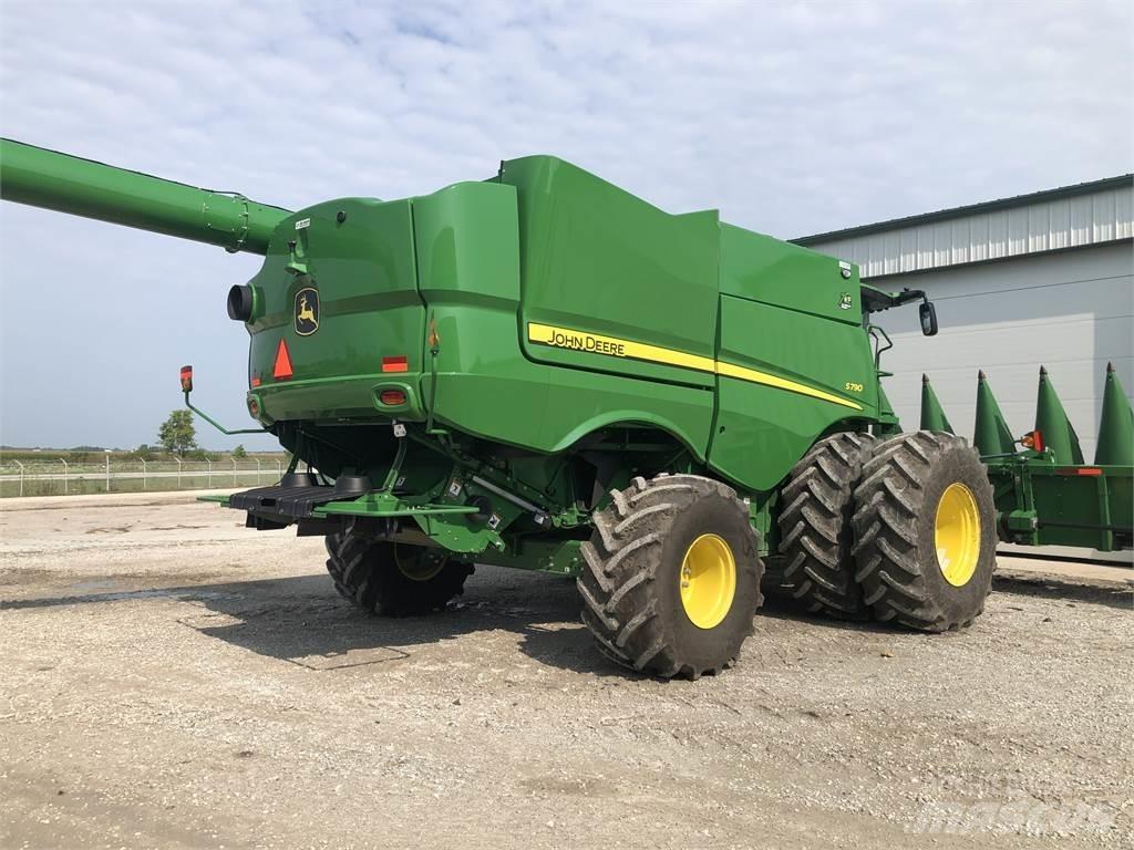 John Deere S790 联合收割机