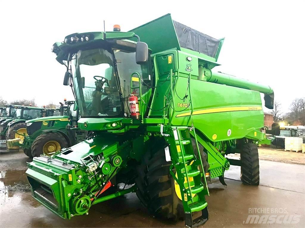 John Deere T670 联合收割机
