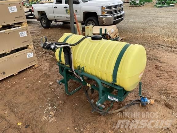 John Deere VN 牵引式喷雾机