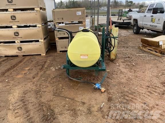 John Deere VN 牵引式喷雾机