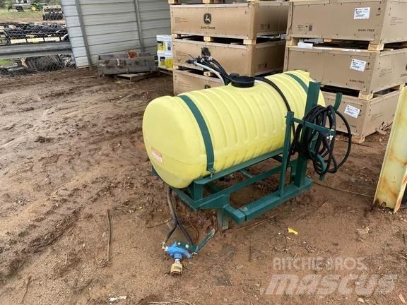 John Deere VN 牵引式喷雾机