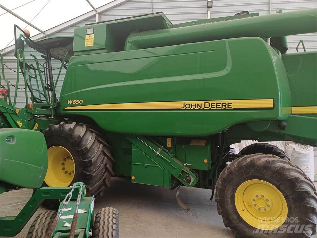 John Deere W650 联合收割机