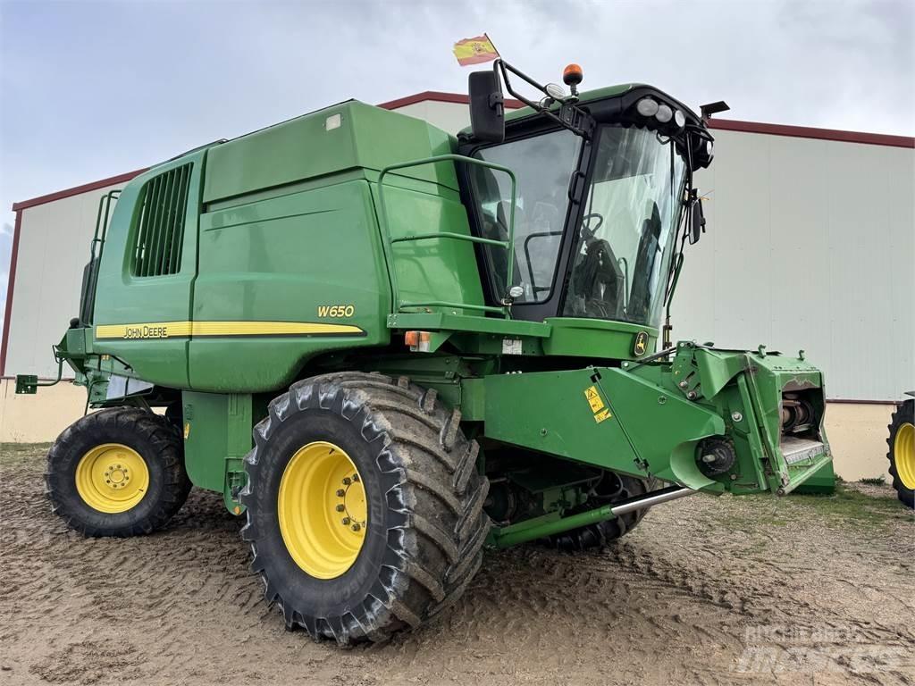 John Deere W650 联合收割机